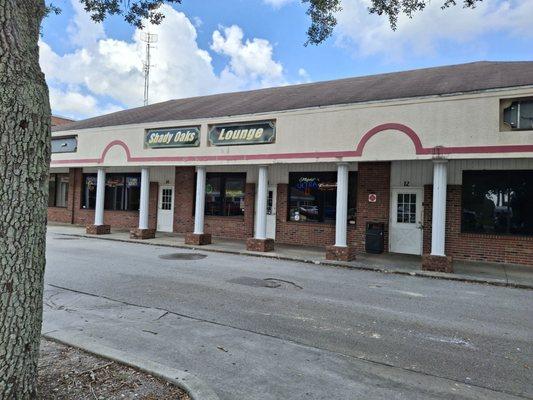 Shady Oaks Lounge & Package