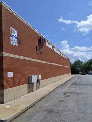 Side driveway, all clean.