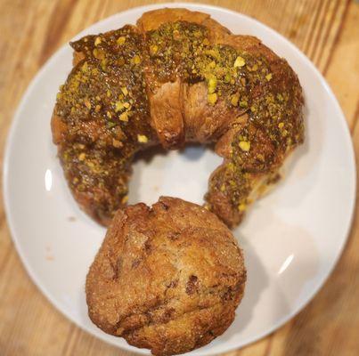 pistachio horn and gingerbread muffin