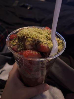 Dubai chocolate covered strawberries