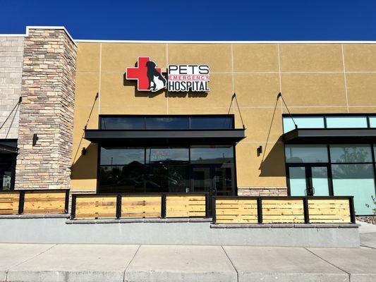 PETS Emergency hospital storefront