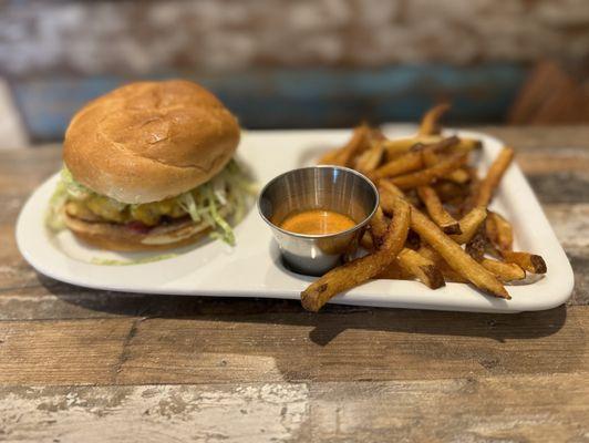 Lakehouse Burger w Fries