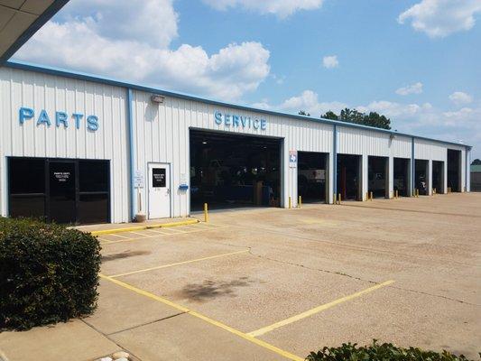 Our friendly Service Advisers and Technicians are ready to help you keep your vehicle running at its best.