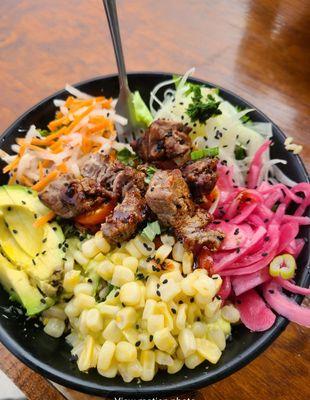 Veggie rice bowl with steak