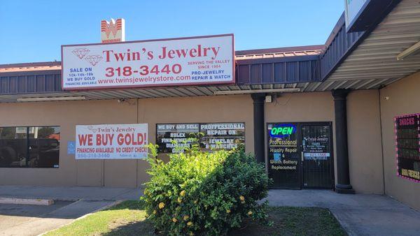 Approaching the entrance (The sign looks like it's wearing a Whataburger crown!).