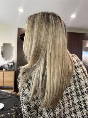 Even after 3 weeks, my hair looks flawless. Irek is the best! He does an amazing job with blondes and is so friendly :) i love him