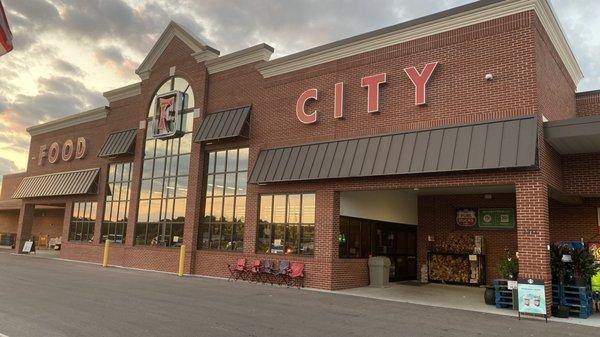 Exterior of Food City