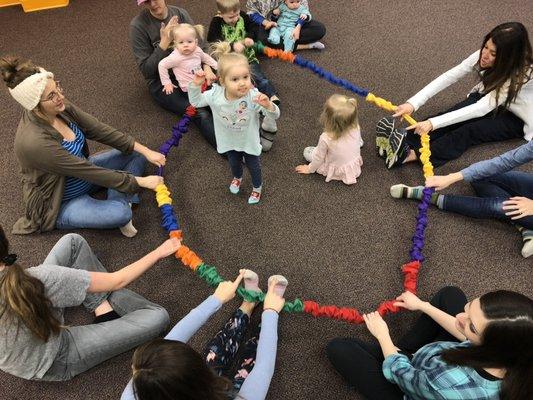 Learning the beat through music and play with the stretchy band!