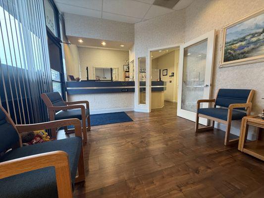 Waiting area & front desk