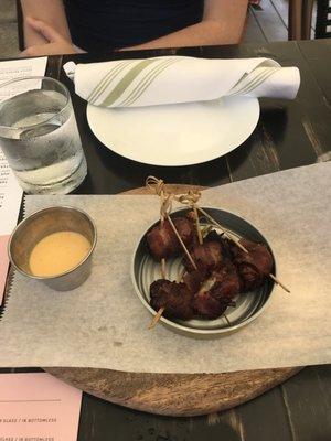 Dates with crunchy bacon