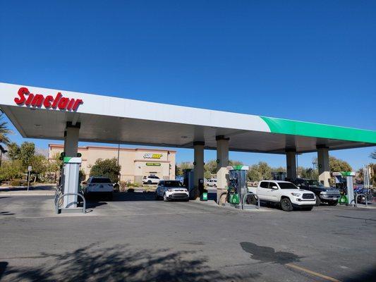 This gasoline station changed to Sinclair