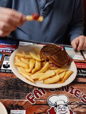 Fat Ernie's Family Dining