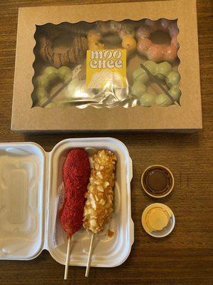 Crisp potato corn dog & flaming hot corn dog with Korean spice & spicy mayo sauces. Half dozen mochi donuts