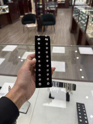 Diamond studs! Lab grown diamonds and natural diamond studs available!