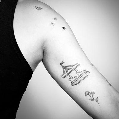 Fine line tattoo by Julie