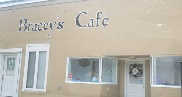 Bracey's Cafe