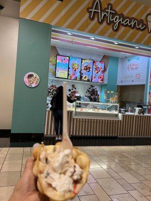Artigiani Gelato & Bubble Waffle