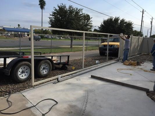 24 FT VINYL SLIDING GATE MADE OUT OF ALUMINUM FRAME