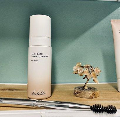 eyelash extension foam aftercare and fluff up spoolie from Borboleta Beauty