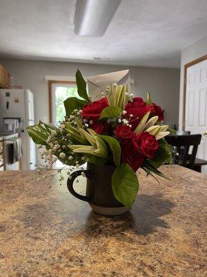 Arrangement in a coffee mug