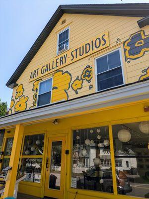 Art Up Front Street Studios & Gallery
