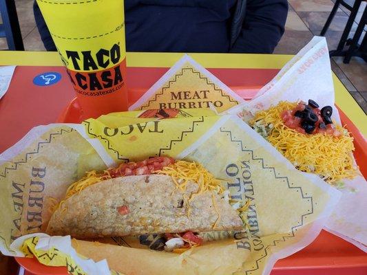 Wow! Really good tacos!!Super tacos and tostada. I would've loved some guacamole but they don't sell it
