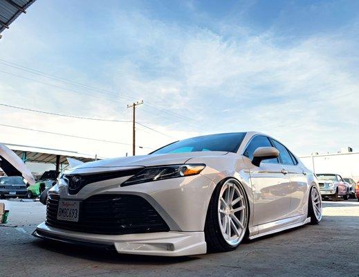 New Camry hybrid bagged, fenders rolled and lighting installed!