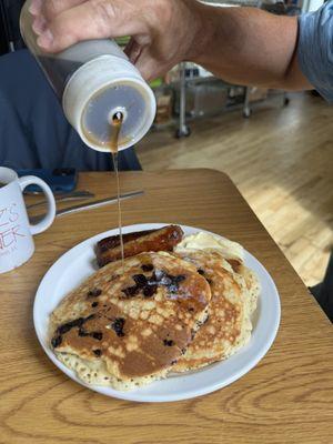Blueberry pancakes with links.