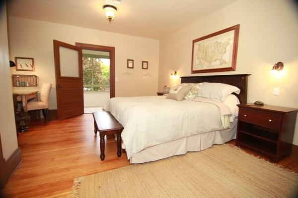 Upstairs Master ensuite -Cal King bed.