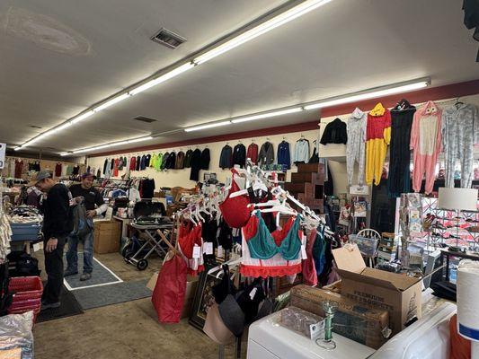 R & M Outlet Discount Store