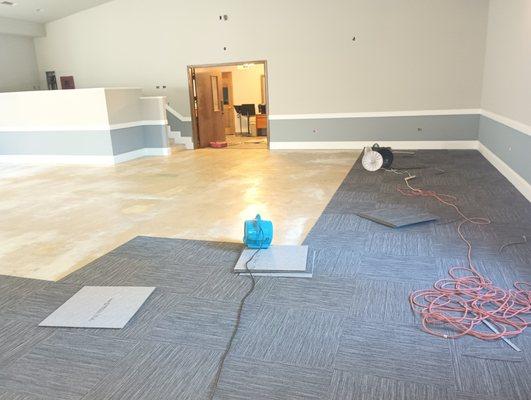 Roman's Carpeting & Laminate Flooring