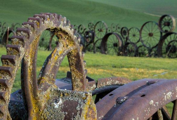 Wheel fence at the Dahmen Barn