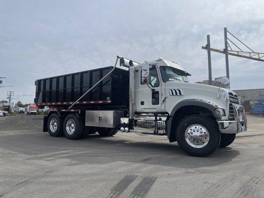 2023 Mack with 40,000lb ampliroll Hooklift