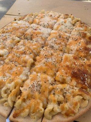 Mac n' Cheese Specialty Pizza