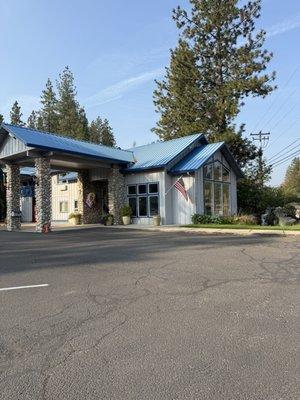 The drive entrance to the lobby
