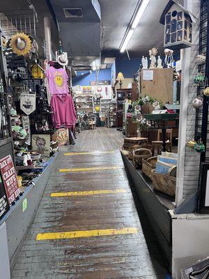 Jonesborough Antiques & Artisans