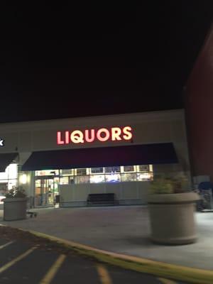 Wilmington Liquors -- 258 Main Street / Routes 129 & 38, Wilmington            Storefront