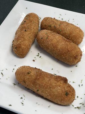 Croqueta de pescado (fish croquettes)