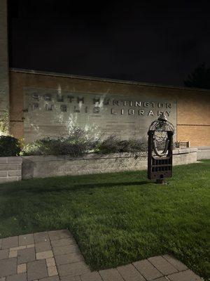 South Huntington Public Library