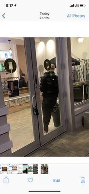 Here's a pic of the time and they closed at 10 on Fridays but today they closed at 9:17, not happy!