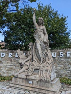 Stone Maidens, Pittsburgh