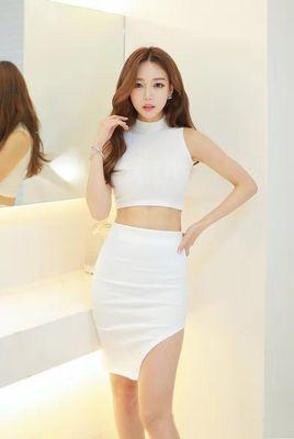 Hi, yhat girl is in your bissnesse ? Cordiality!
stephane.questiaux@live.fr