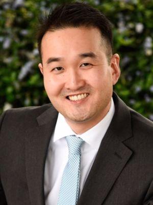 Dr. Jeffrey Rho has over a decade of experience offering a conservative clinic approach to meet your personal dental needs.