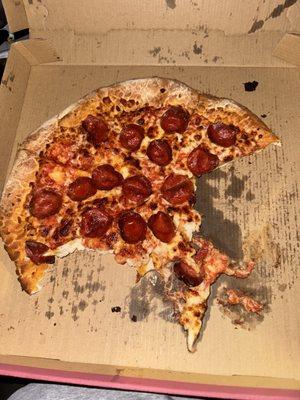 Good pizza,good service but the pizza as I pulled was not cut well, a bit disappointed