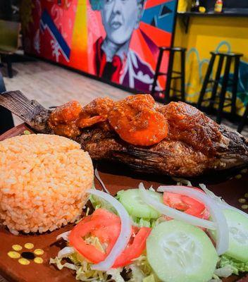 Mojarra Frita Con Arroz y Frijoles