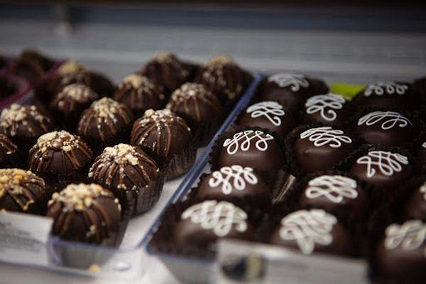 White Farmhouse Flowers & Gifts