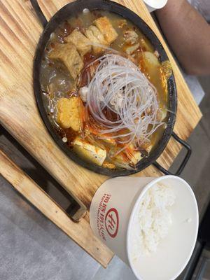 Tofu and intestine hot pot