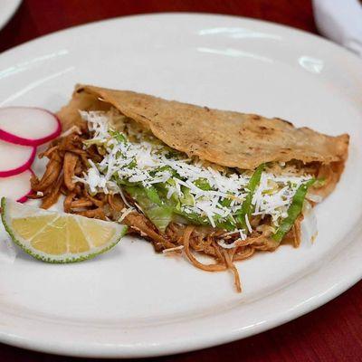Quesadillas de pollo con  tortilla recién hecha