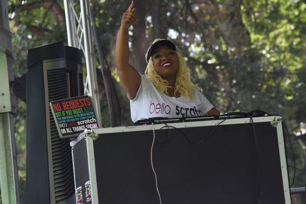 DJ Bella Scratch