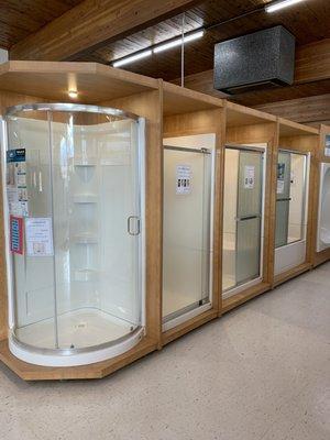 MAAX showers and tubs